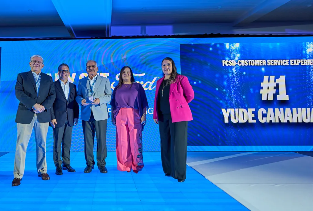Yude Ford recibe el premio FCSD Customer Service Experience 2024 como el dealer #1 de la región. Gracias por ser parte de este logro.